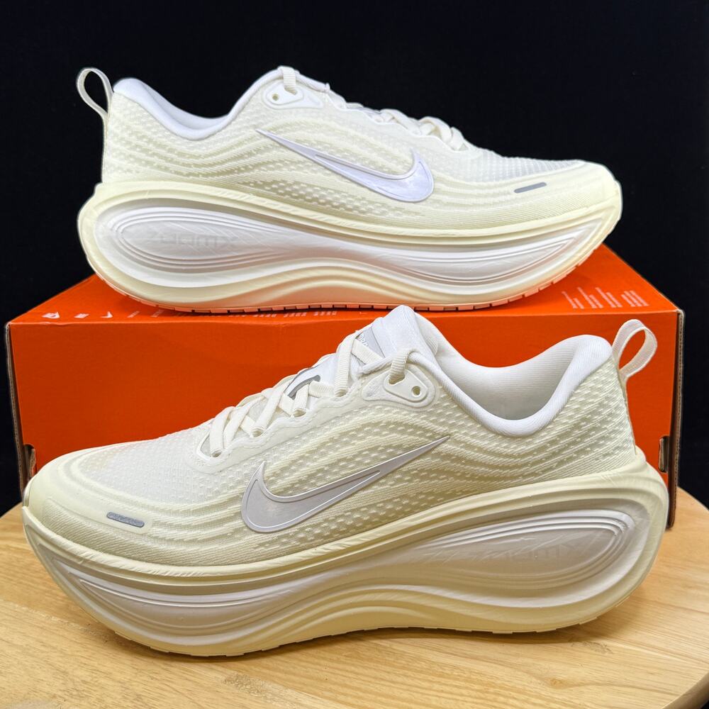 Nike Vomero Plus Sail Summit White Running Sneakers HV8154-105 Womens Size 9 - Picture 1 of 9